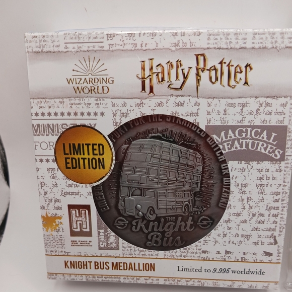 Harry Potter Limited Edition Knight Bus Medallion + Lord Voldemort Coin New - Picture 6 of 12